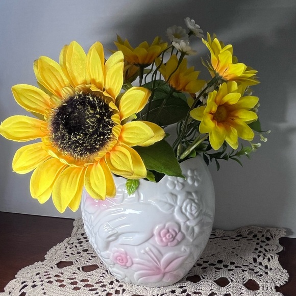 VTG Mothers & Baby Hands 3D Vase Planter Pink/White Floral 5" Taiwan FTD - Picture 3 of 17